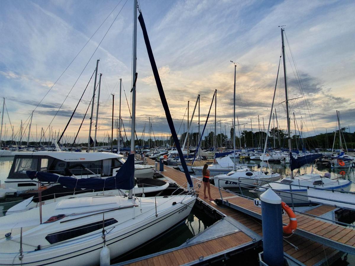 NaturExpert Mobil házak-Pelso Kemping Alsóörs Bagian luar foto